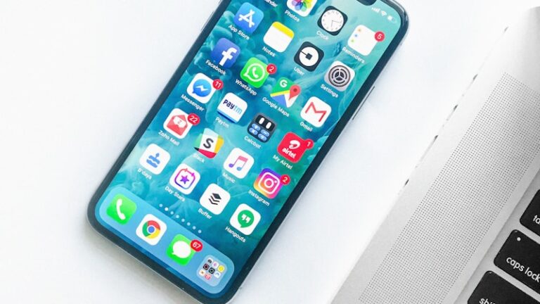 Express Tribune Highlights Pakistan’s Rising Smartphone Obsession